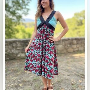 Cinnamon size   S 95%viscose 5%Elastahane and Red Floral Midi Dress